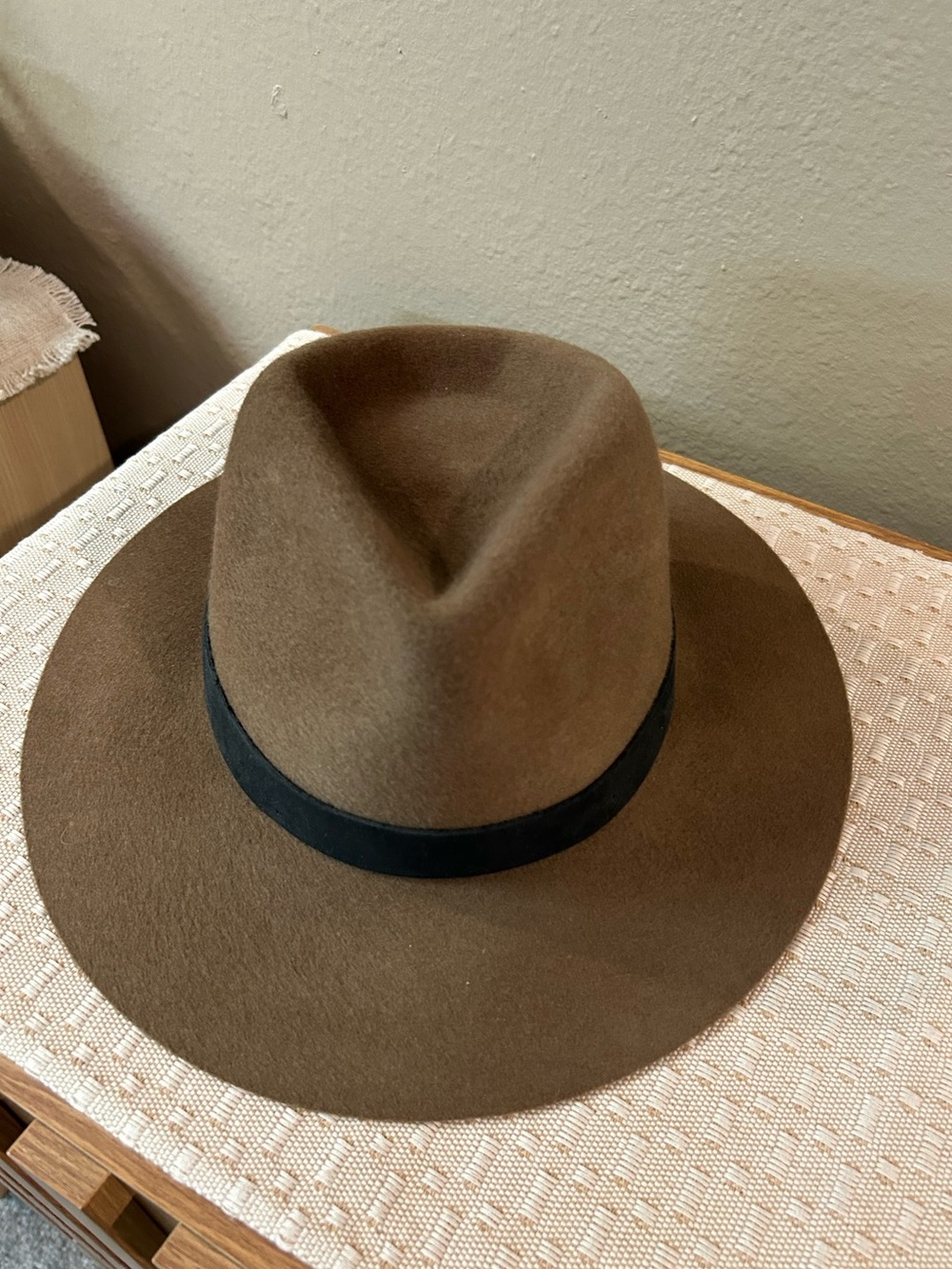 Jenessa Leone Wool Hat Size Small